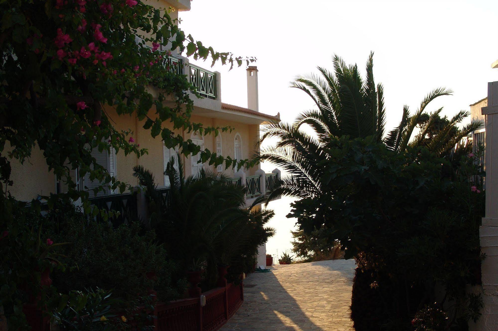 Cavos Bay Hotel & Studios Armenistís Exterior foto